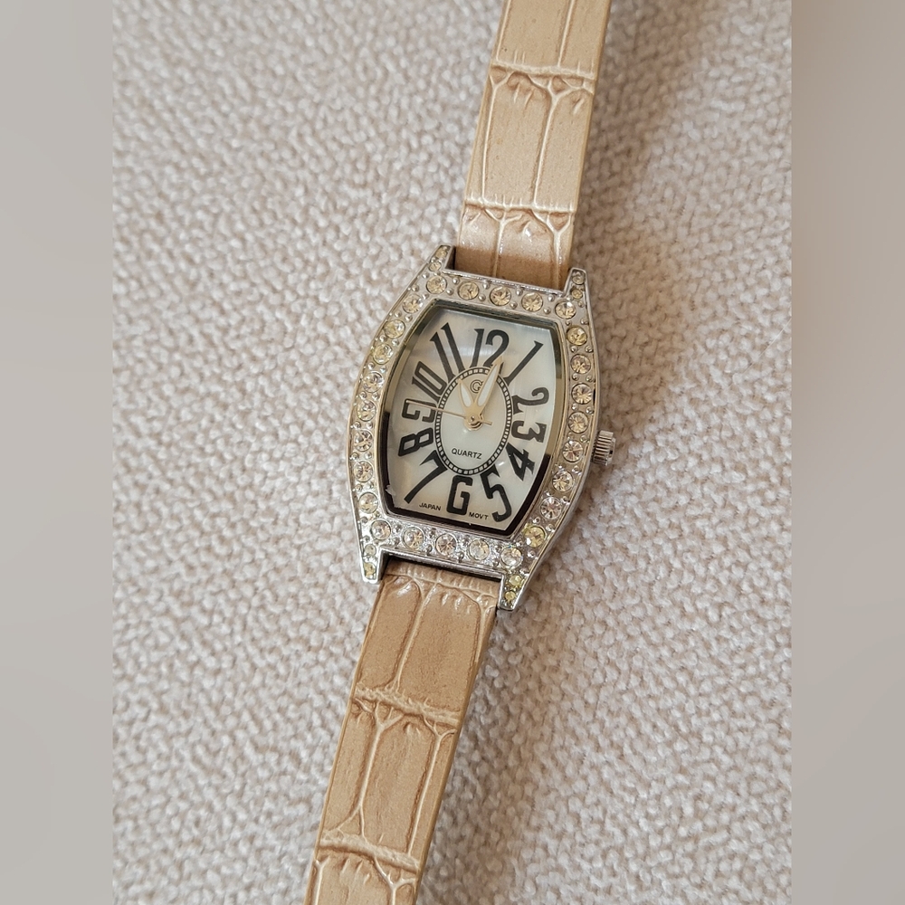 GG Beige Croc-Embossed Crystal Bezel Watch – Works!